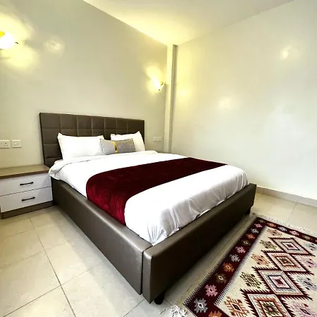 Midtown Executive Suites Cbd With Large Balcony Nakuru Exterior photo