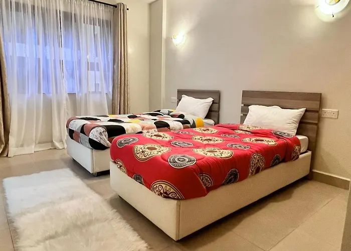 Midtown Executive Suites Cbd With Large Balcony